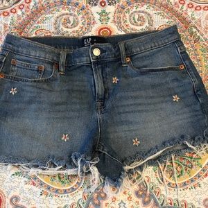 GAP embroidered jean shorts sz 29